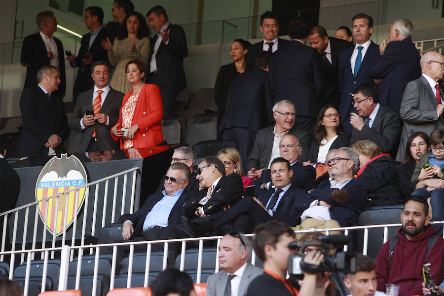 Lleno total por el centenario del Valencia. Mestalla se rinde a los pies de un partido único por el aniversario del club con un homenaje a los jugadores valencianistas de diferentes épocas. Un combinado con las leyendas del Valencia CF se enfrenta a un equipo de históricos de la selección española