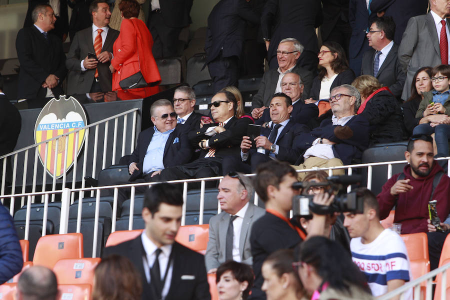 Lleno total por el centenario del Valencia. Mestalla se rinde a los pies de un partido único por el aniversario del club con un homenaje a los jugadores valencianistas de diferentes épocas. Un combinado con las leyendas del Valencia CF se enfrenta a un equipo de históricos de la selección española