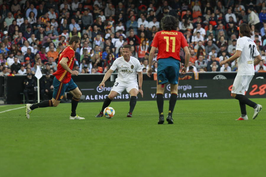 Lleno total por el centenario del Valencia. Mestalla se rinde a los pies de un partido único por el aniversario del club con un homenaje a los jugadores valencianistas de diferentes épocas. Un combinado con las leyendas del Valencia CF se enfrenta a un equipo de históricos de la selección española