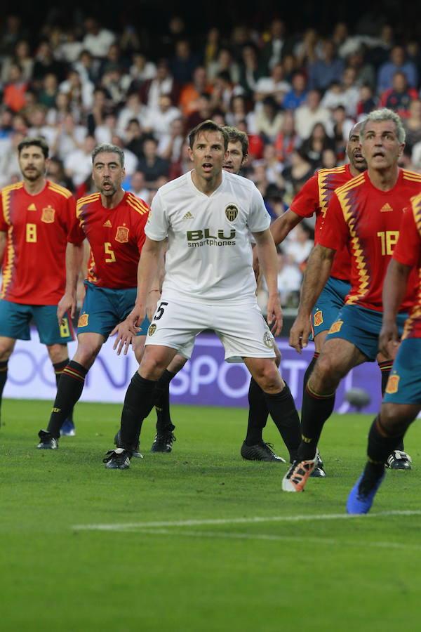 Lleno total por el centenario del Valencia. Mestalla se rinde a los pies de un partido único por el aniversario del club con un homenaje a los jugadores valencianistas de diferentes épocas. Un combinado con las leyendas del Valencia CF se enfrenta a un equipo de históricos de la selección española