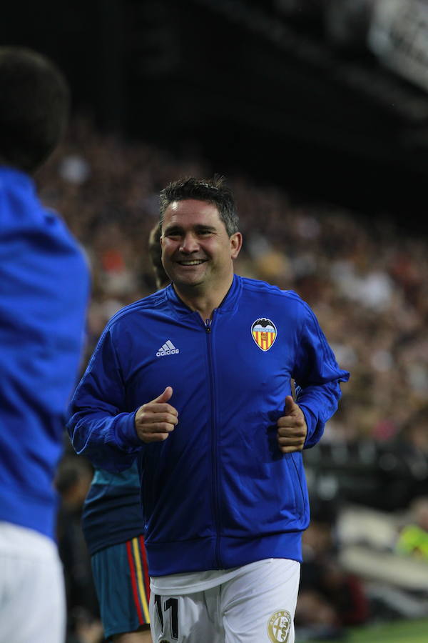 Lleno total por el centenario del Valencia. Mestalla se rinde a los pies de un partido único por el aniversario del club con un homenaje a los jugadores valencianistas de diferentes épocas. Un combinado con las leyendas del Valencia CF se enfrenta a un equipo de históricos de la selección española