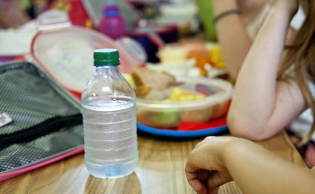 Un joven pone droga en el agua de dos compañeros porque los veía «demasiado tensos»