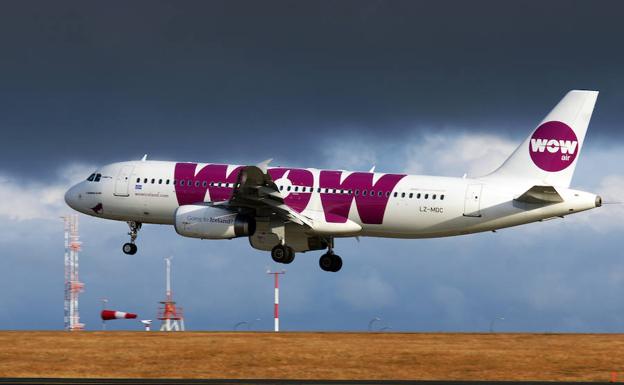 La aerolínea de bajo coste Wow Air cierra y suspende sus próximos vuelos de Alicante