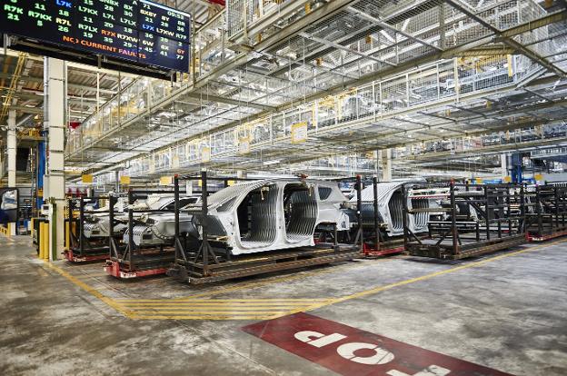 Interior de las instalaciones de la factoría de Ford en Almussafes para el almacenamiento de chasis de vehículos. 