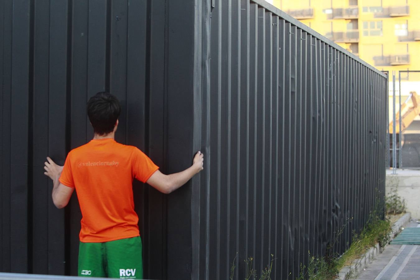 Un grupo de jóvenes, durante un entrenamiento ayer por la tarde en el polideportivo de Quatre Carreres. 