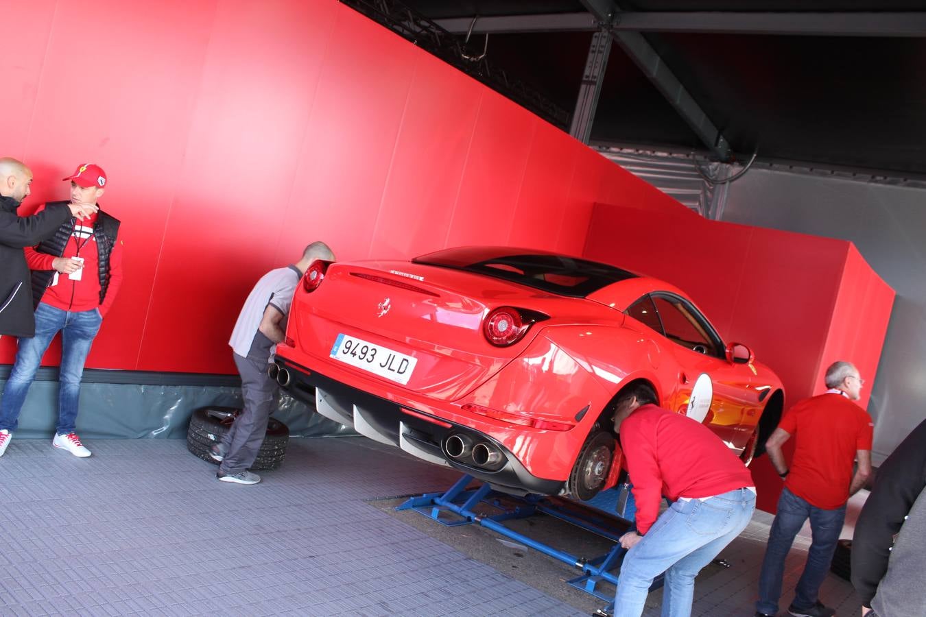 Una de las pruebas más esperadas del año por los aficionados del motor regresa a Cheste, donde se celebra la segunda cita de la Ferrari Challenge Europa