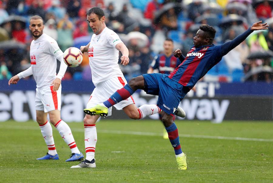 Estas son las fotos que deja el partido de la jornada 29 de LaLiga disputado en el Ciutat de València