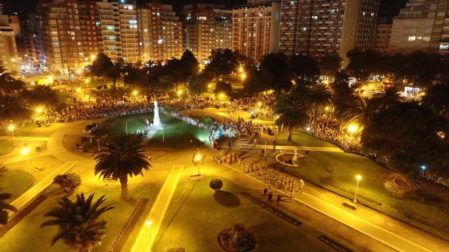 La localidad argentina de Mar del Plata ha celebrado este año su 65ª fiesta fallera. Los actos falleros, organizados por parte de la Unión Regional Valenciana, empezaron el 2 de enero con la apertura del puesto de venta de comida tradicional valenciana como paella y buñuelos. El 22 de marzo se plantó la falla hecha completamente por el artista fallero local Adrián José Más y este sábado 30 de marzo se celebró la cremà de la falla, un evento multitudinario que congrega a miles de personas para disfrutar de la fiesta valenciana de las Fallas.