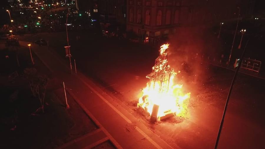 La localidad argentina de Mar del Plata ha celebrado este año su 65ª fiesta fallera. Los actos falleros, organizados por parte de la Unión Regional Valenciana, empezaron el 2 de enero con la apertura del puesto de venta de comida tradicional valenciana como paella y buñuelos. El 22 de marzo se plantó la falla hecha completamente por el artista fallero local Adrián José Más y este sábado 30 de marzo se celebró la cremà de la falla, un evento multitudinario que congrega a miles de personas para disfrutar de la fiesta valenciana de las Fallas.