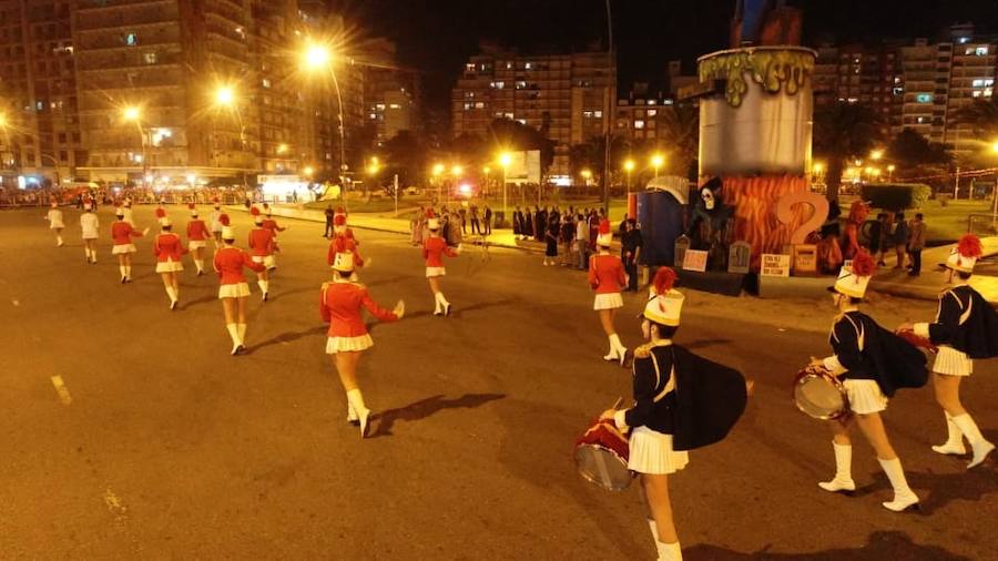 La localidad argentina de Mar del Plata ha celebrado este año su 65ª fiesta fallera. Los actos falleros, organizados por parte de la Unión Regional Valenciana, empezaron el 2 de enero con la apertura del puesto de venta de comida tradicional valenciana como paella y buñuelos. El 22 de marzo se plantó la falla hecha completamente por el artista fallero local Adrián José Más y este sábado 30 de marzo se celebró la cremà de la falla, un evento multitudinario que congrega a miles de personas para disfrutar de la fiesta valenciana de las Fallas.