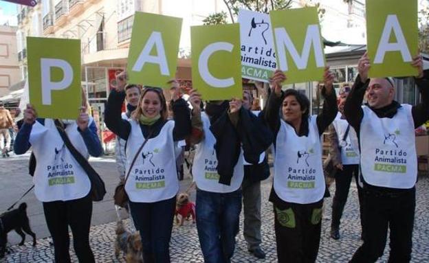 Representantes del PACMA en Valencia.