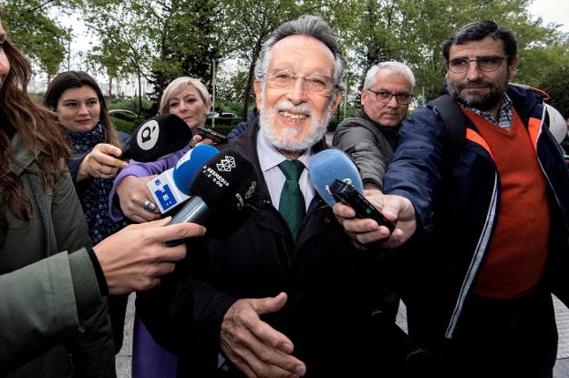 Alfonso Grau el lunes a su llegada a la Ciudad de la Justicia. 