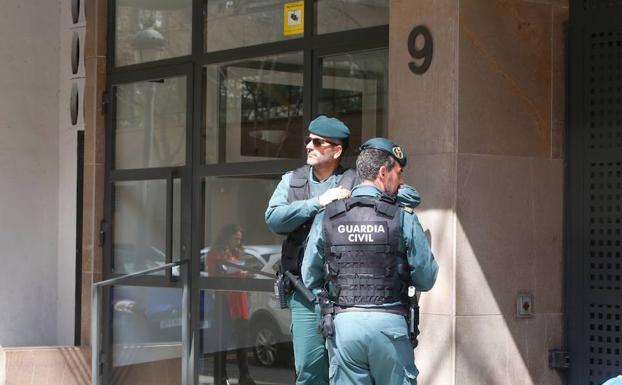 La Guardia Civil registra el despacho del cuñado de Rita Barberá. 