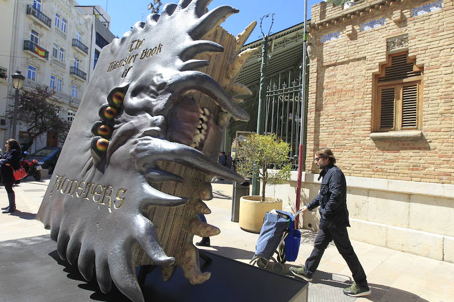 Réplicas a gran escala de piezas y personajes icónicos de las películas de Harry Potter han aparecido en Valencia.  Descubre dónde están y gana un premio .