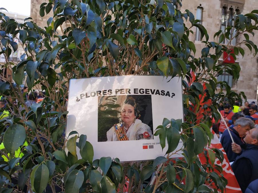 La vicepresidenta tiene un duro cruce de palabras con miembros de la empresa pública provincial: «Me da igual que seáis de izquierdas o de derechas. Pido respeto»