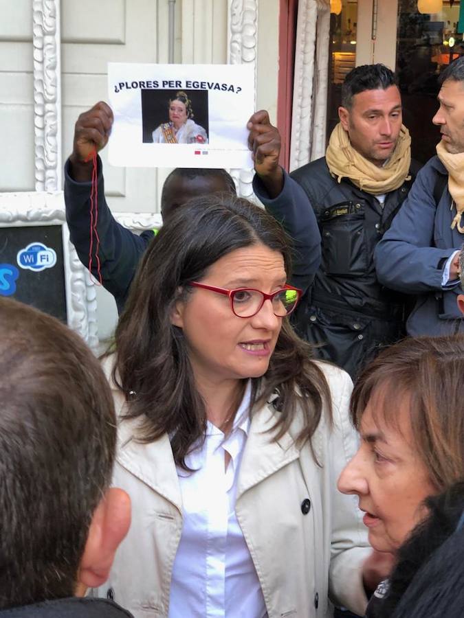 La vicepresidenta tiene un duro cruce de palabras con miembros de la empresa pública provincial: «Me da igual que seáis de izquierdas o de derechas. Pido respeto»