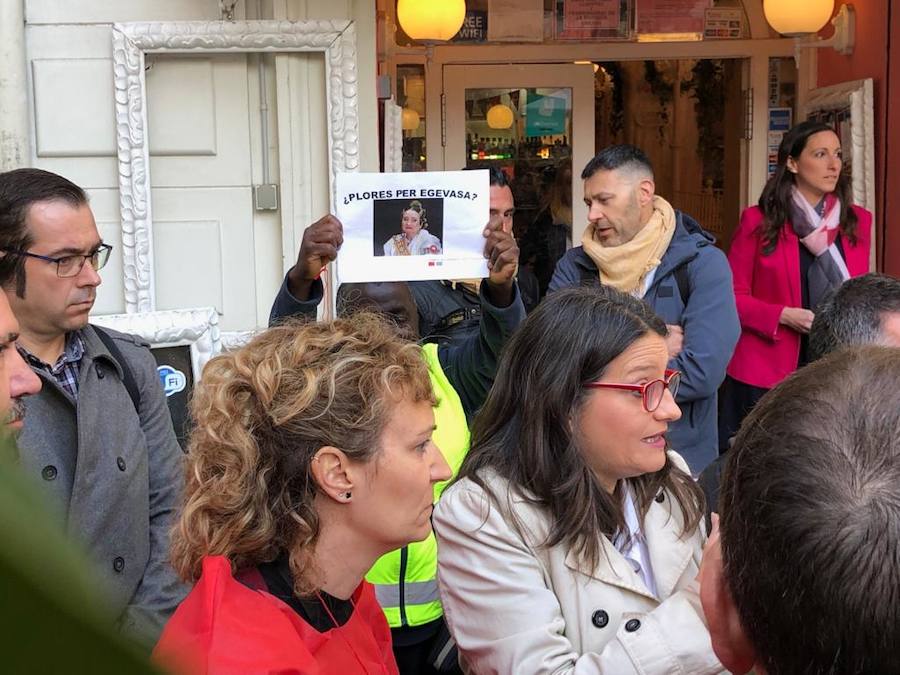 La vicepresidenta tiene un duro cruce de palabras con miembros de la empresa pública provincial: «Me da igual que seáis de izquierdas o de derechas. Pido respeto»