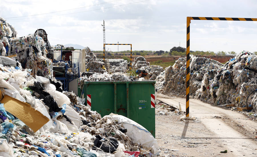 Fotos: Fotos de la planta que almacena 43.000 toneladas de residuos en Utiel