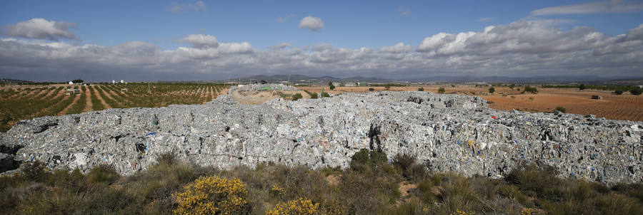 Fotos: Fotos de la planta que almacena 43.000 toneladas de residuos en Utiel