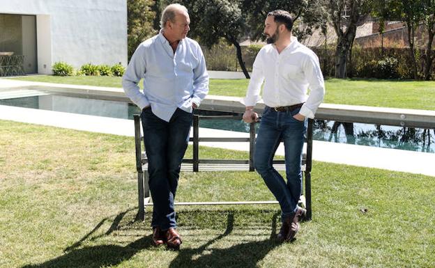 Bertín Osborne (i) y Santiago Abascal. 