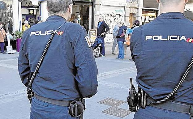 Agentes de la Policía Nacional. 