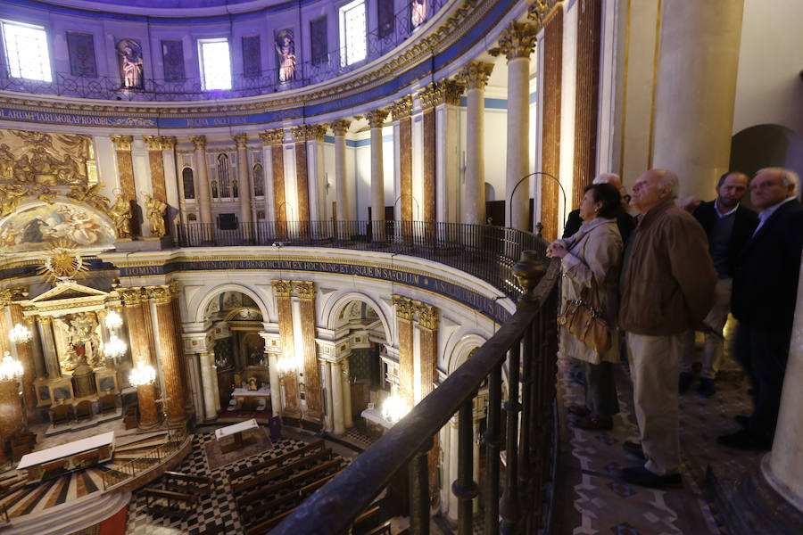 La comunidad Escolapia de Valencia ha decidido abrir al público la iglesia de las Escuelas Pías de la calle Carniceros de forma oficial. Desde el sábado 6 de abril se realizan estas visitas que, además, se incluyen en una ruta por la Valencia neoclásica que parte del Temple, pasa por el exterior del Tribunal Superior de Justicia e incluye la visita al palacio de Cervelló y a esta iglesia. La cúpula es la más grande de Valencia y la cuarta de Europa.