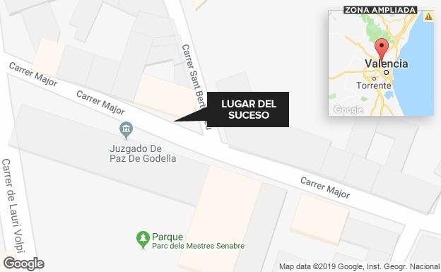 Lugar del robo de 19.000 euros junto a la oficina del Banco Santander en Godella.