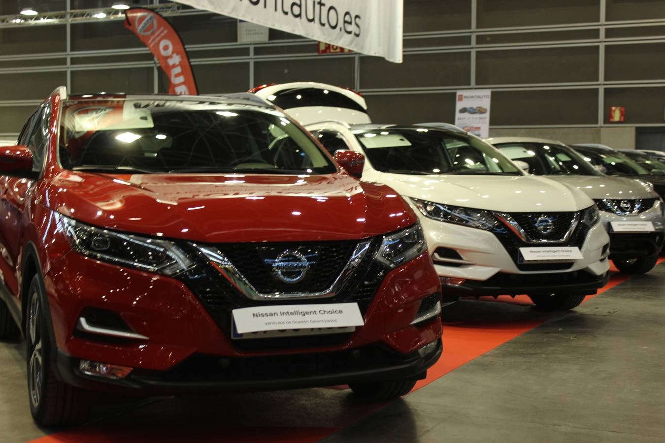 Feria Valencia celebra la 11ª. edición de la 'Feria del Vehículo Selección Ocasión', una cita que reúne hasta el próximo domingo, en el Nivel 3 del recinto ferial a 45 expositores y 26 marcas oficiales. Ofertan unos 1.500 vehículos con grandes descuentos; algunos coches de ocasión rebajados en más de 6.000 euros. 