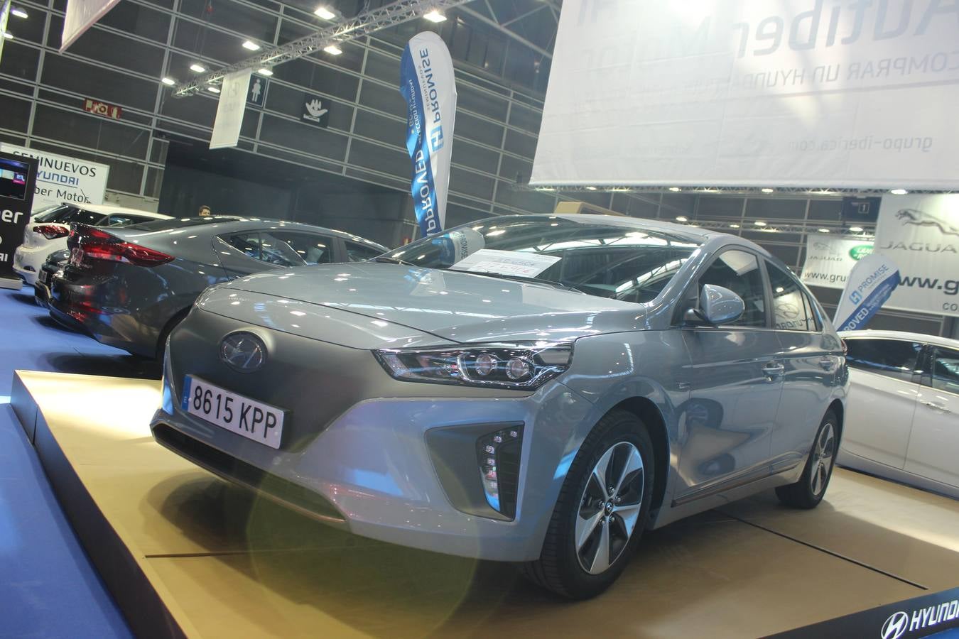 Feria Valencia celebra la 11ª. edición de la 'Feria del Vehículo Selección Ocasión', una cita que reúne hasta el próximo domingo, en el Nivel 3 del recinto ferial a 45 expositores y 26 marcas oficiales. Ofertan unos 1.500 vehículos con grandes descuentos; algunos coches de ocasión rebajados en más de 6.000 euros. 