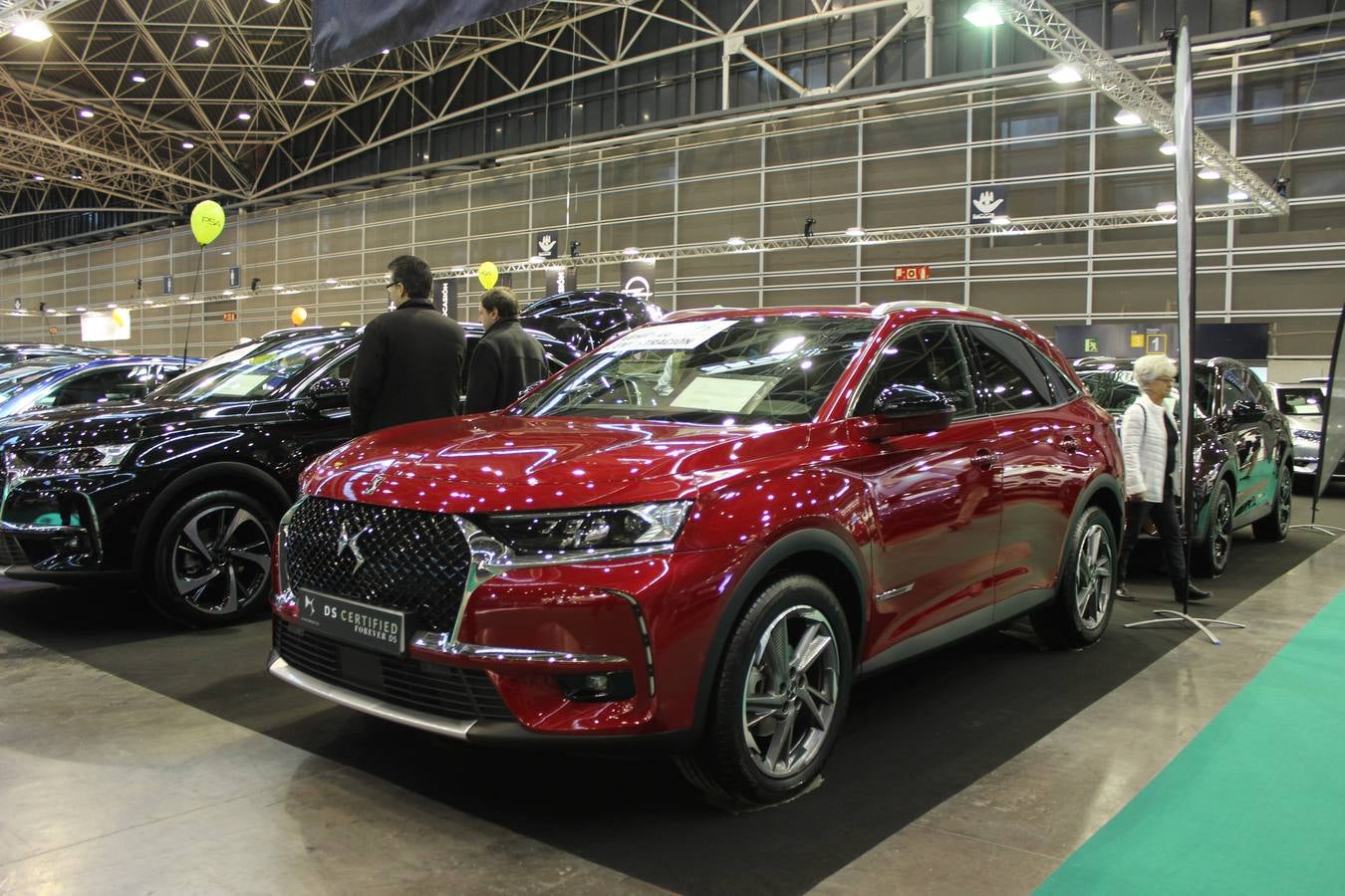 Feria Valencia celebra la 11ª. edición de la 'Feria del Vehículo Selección Ocasión', una cita que reúne hasta el próximo domingo, en el Nivel 3 del recinto ferial a 45 expositores y 26 marcas oficiales. Ofertan unos 1.500 vehículos con grandes descuentos; algunos coches de ocasión rebajados en más de 6.000 euros. 