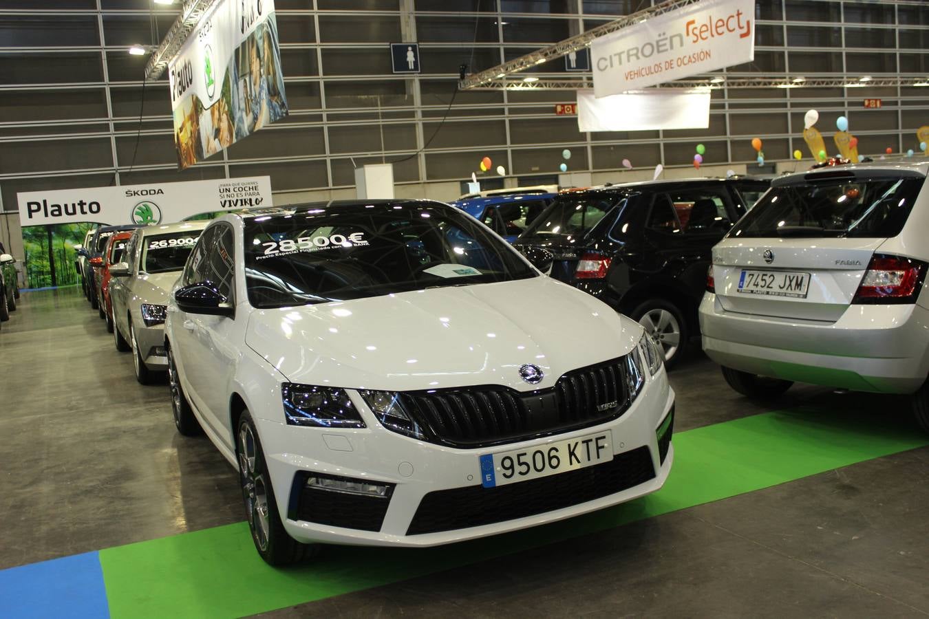 Feria Valencia celebra la 11ª. edición de la 'Feria del Vehículo Selección Ocasión', una cita que reúne hasta el próximo domingo, en el Nivel 3 del recinto ferial a 45 expositores y 26 marcas oficiales. Ofertan unos 1.500 vehículos con grandes descuentos; algunos coches de ocasión rebajados en más de 6.000 euros. 