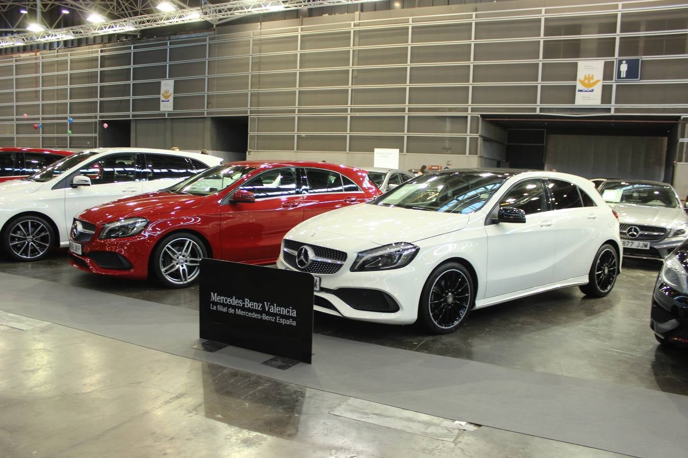 Feria Valencia celebra la 11ª. edición de la 'Feria del Vehículo Selección Ocasión', una cita que reúne hasta el próximo domingo, en el Nivel 3 del recinto ferial a 45 expositores y 26 marcas oficiales. Ofertan unos 1.500 vehículos con grandes descuentos; algunos coches de ocasión rebajados en más de 6.000 euros. 