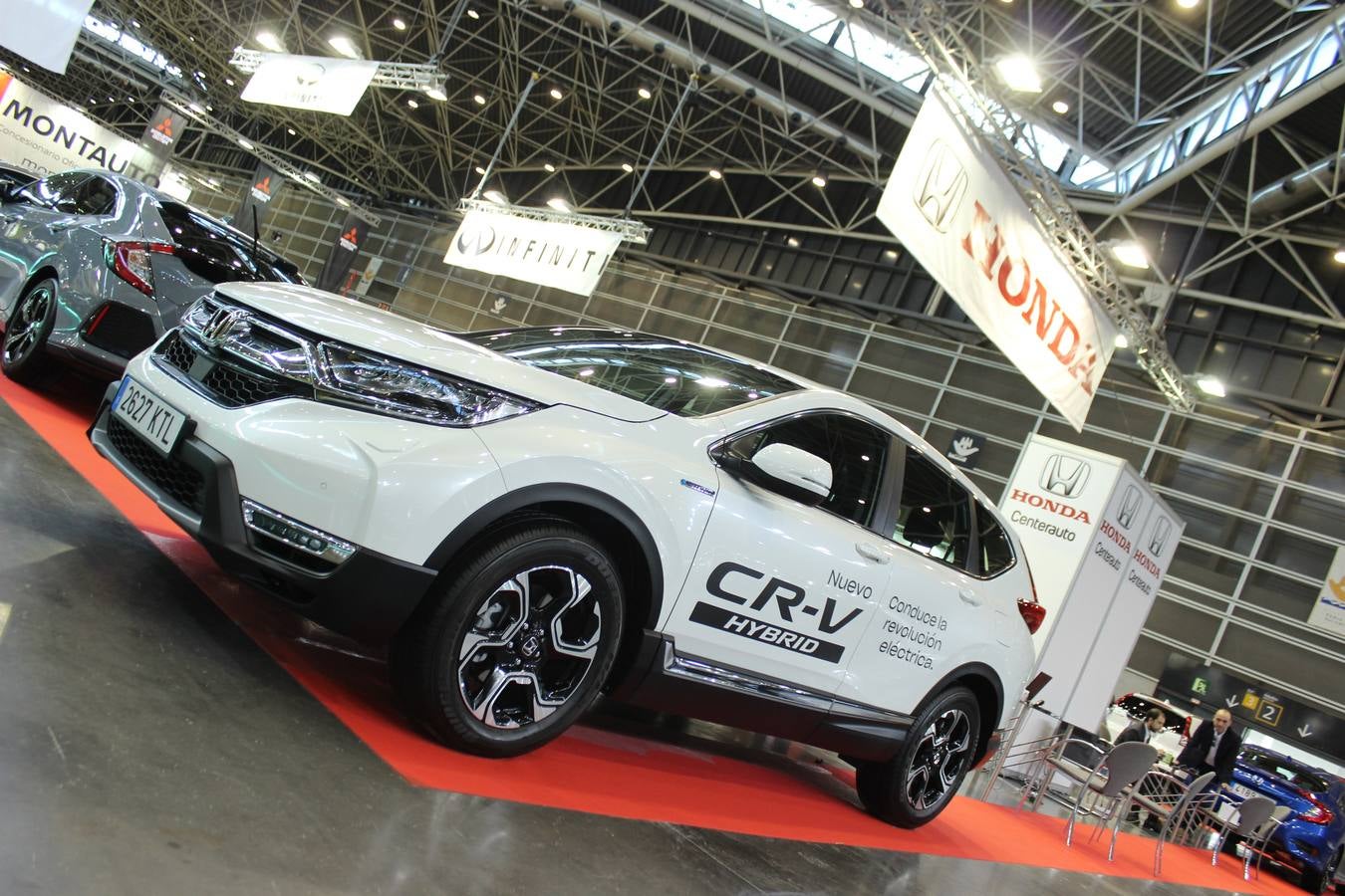 Feria Valencia celebra la 11ª. edición de la 'Feria del Vehículo Selección Ocasión', una cita que reúne hasta el próximo domingo, en el Nivel 3 del recinto ferial a 45 expositores y 26 marcas oficiales. Ofertan unos 1.500 vehículos con grandes descuentos; algunos coches de ocasión rebajados en más de 6.000 euros. 