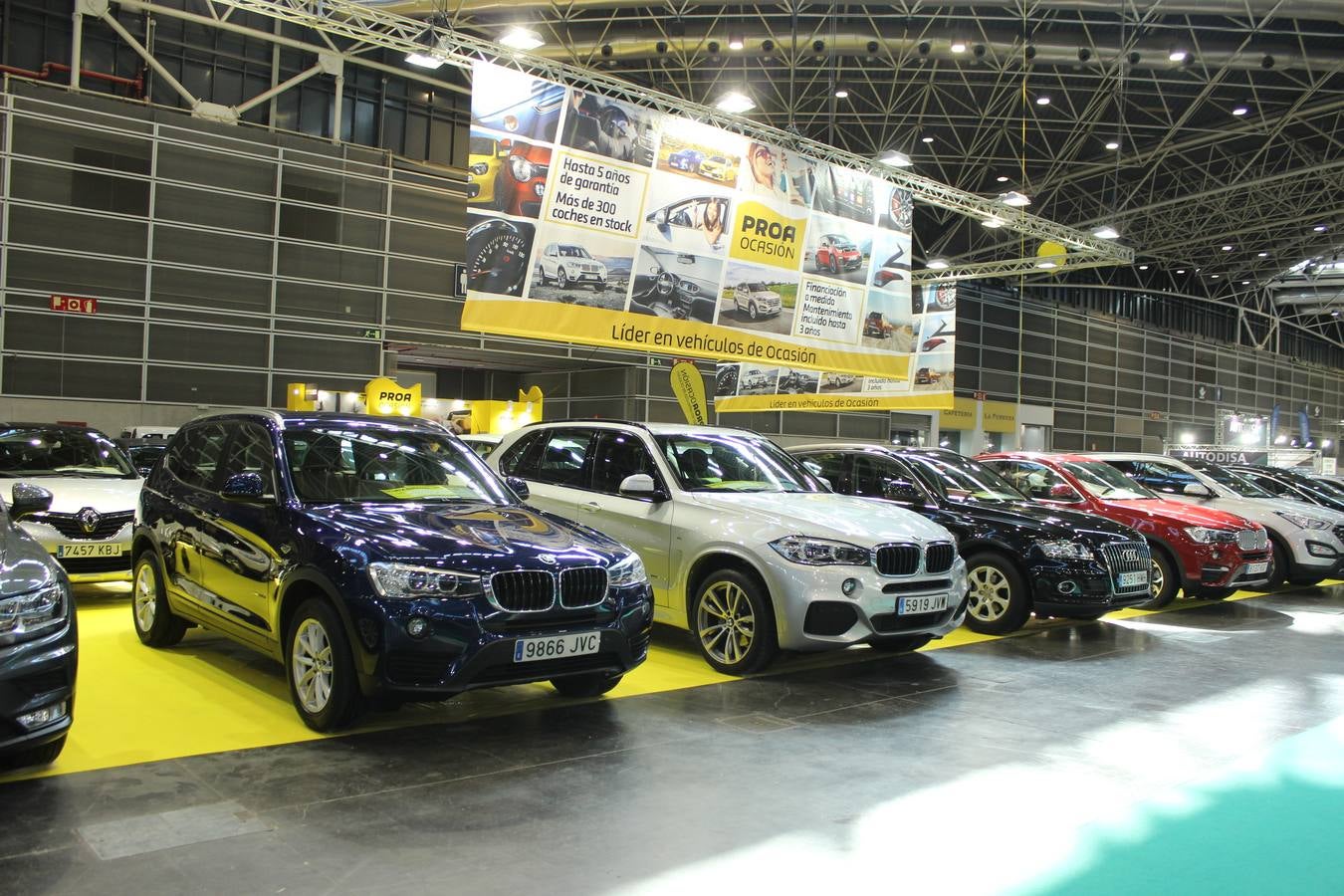 Feria Valencia celebra la 11ª. edición de la 'Feria del Vehículo Selección Ocasión', una cita que reúne hasta el próximo domingo, en el Nivel 3 del recinto ferial a 45 expositores y 26 marcas oficiales. Ofertan unos 1.500 vehículos con grandes descuentos; algunos coches de ocasión rebajados en más de 6.000 euros. 