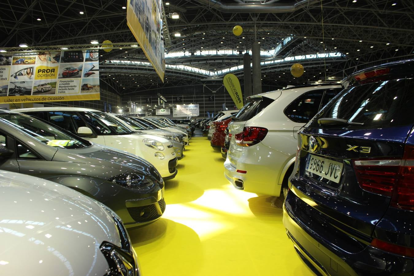 Feria Valencia celebra la 11ª. edición de la 'Feria del Vehículo Selección Ocasión', una cita que reúne hasta el próximo domingo, en el Nivel 3 del recinto ferial a 45 expositores y 26 marcas oficiales. Ofertan unos 1.500 vehículos con grandes descuentos; algunos coches de ocasión rebajados en más de 6.000 euros. 