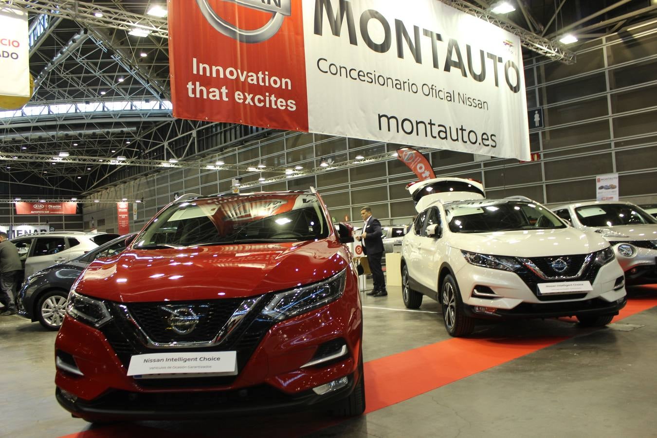 Feria Valencia celebra la 11ª. edición de la 'Feria del Vehículo Selección Ocasión', una cita que reúne hasta el próximo domingo, en el Nivel 3 del recinto ferial a 45 expositores y 26 marcas oficiales. Ofertan unos 1.500 vehículos con grandes descuentos; algunos coches de ocasión rebajados en más de 6.000 euros. 