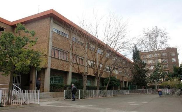 Un caso de meningitis en el colegio El Molí de Torrent causa alarma en las familias