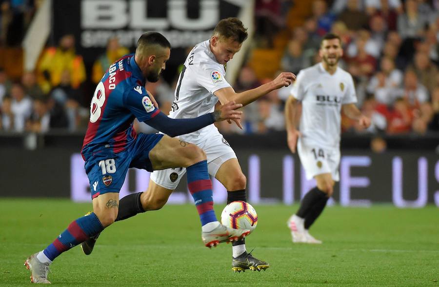 Estas son las imágenes que deja el derbi en Mestalla. Partido correspondiente a la jornada 32 de LaLiga