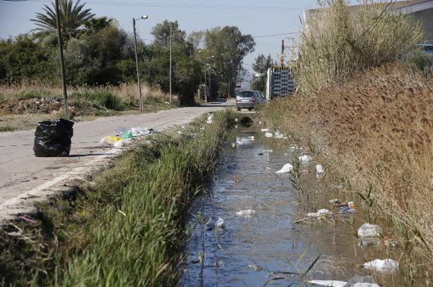 Tras las paellas universitarias... basura en Valencia