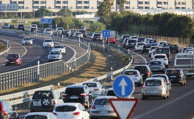 Largas retenciones en tres de los principales accesos a Valencia