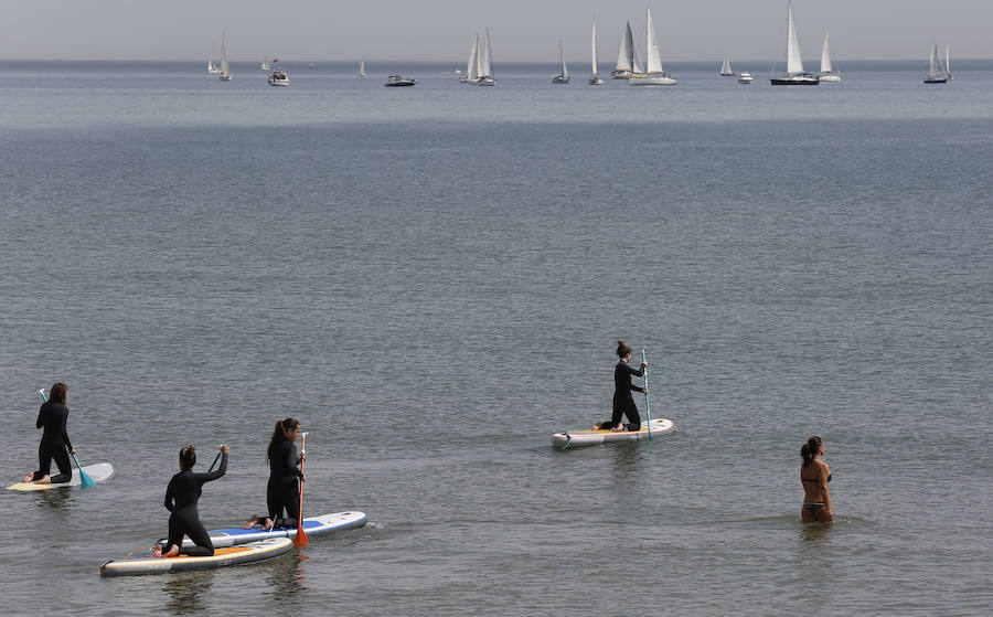 Fotos: Fotos de la playa de la Malvarrosa este domingo