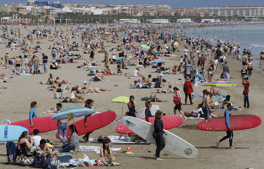 Fotos: Fotos de la playa de la Malvarrosa este domingo