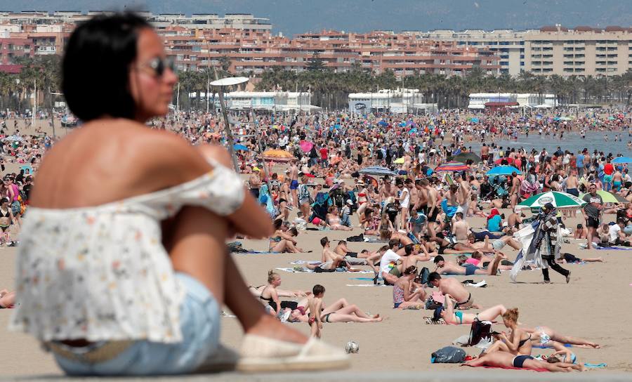 Fotos: Fotos de la playa de la Malvarrosa este domingo