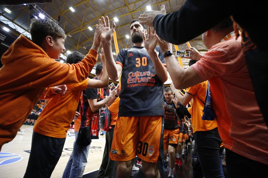 La afición taronja entregó toda su energía al equipo antes, durante y después del partido