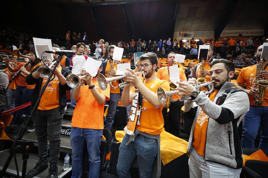 La afición taronja entregó toda su energía al equipo antes, durante y después del partido