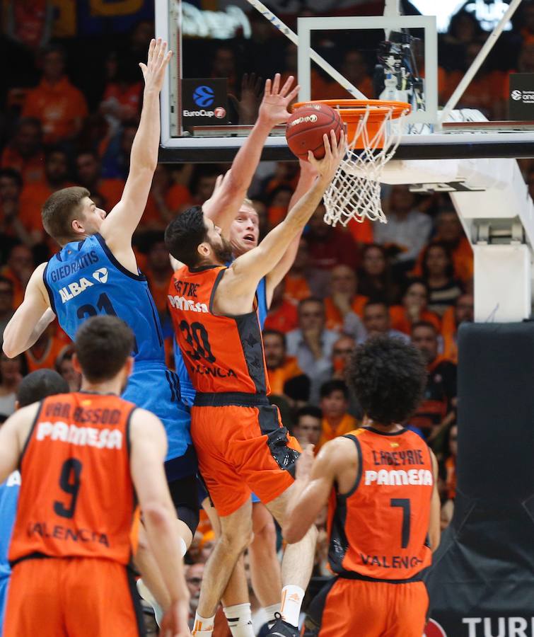 Las mejores fotos del partido que definirá al campeón de EuroCup en la Fonteta