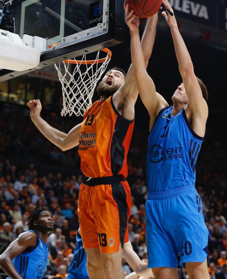 Las mejores fotos del partido que definirá al campeón de EuroCup en la Fonteta