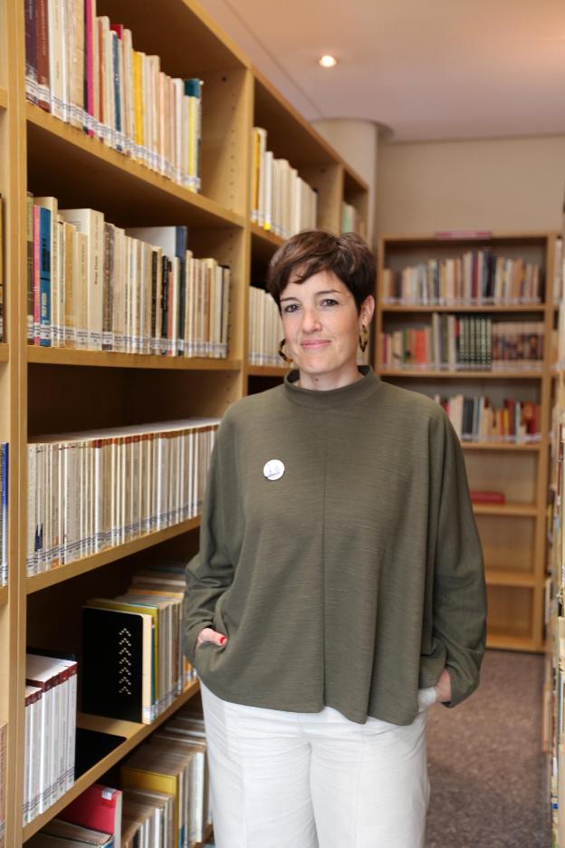 Amparo Pons trabaja en la biblioteca del Museo de Etnología de Valencia. 