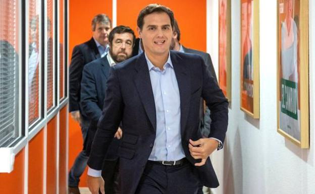 Programa electoral Ciudadanos 2019 | Los 10 compromisos de Albert Rivera: guarderías y dentista gratis, ayudas de 2.400 euros, eliminación de impuestos...