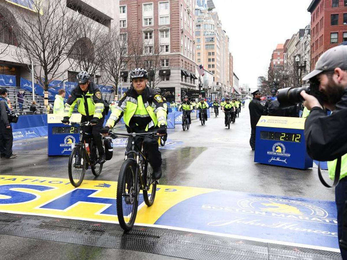 El Maratón de Boston 2019 ha estado marcado por la lluvia. Miles de atletas han recorrido las principales calles de la ciudad de Massachussets en uno de los maratones más prestigiosos del mundo, uno de los seis majors.